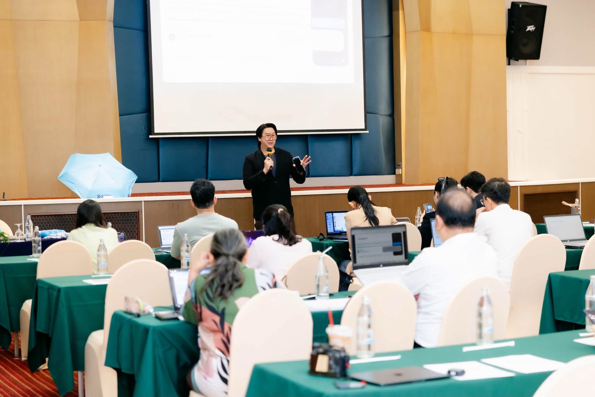 อบรมหน่วยงานภาครัฐและองค์กรในห้องสัมมนา