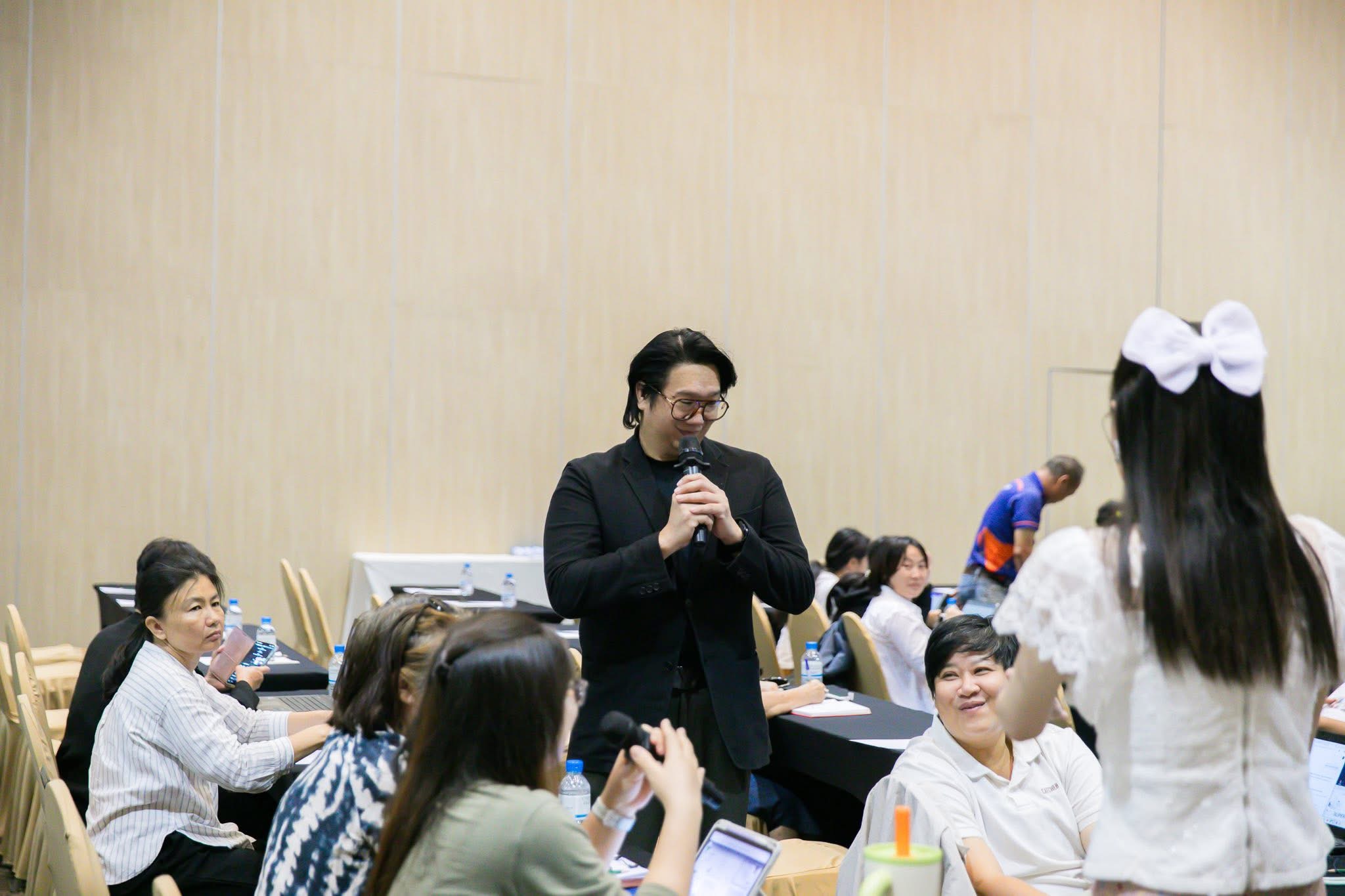 ช่วงถาม-ตอบ เดินลงไปคุยกับผู้เข้าอบรมถึงโต๊ะ